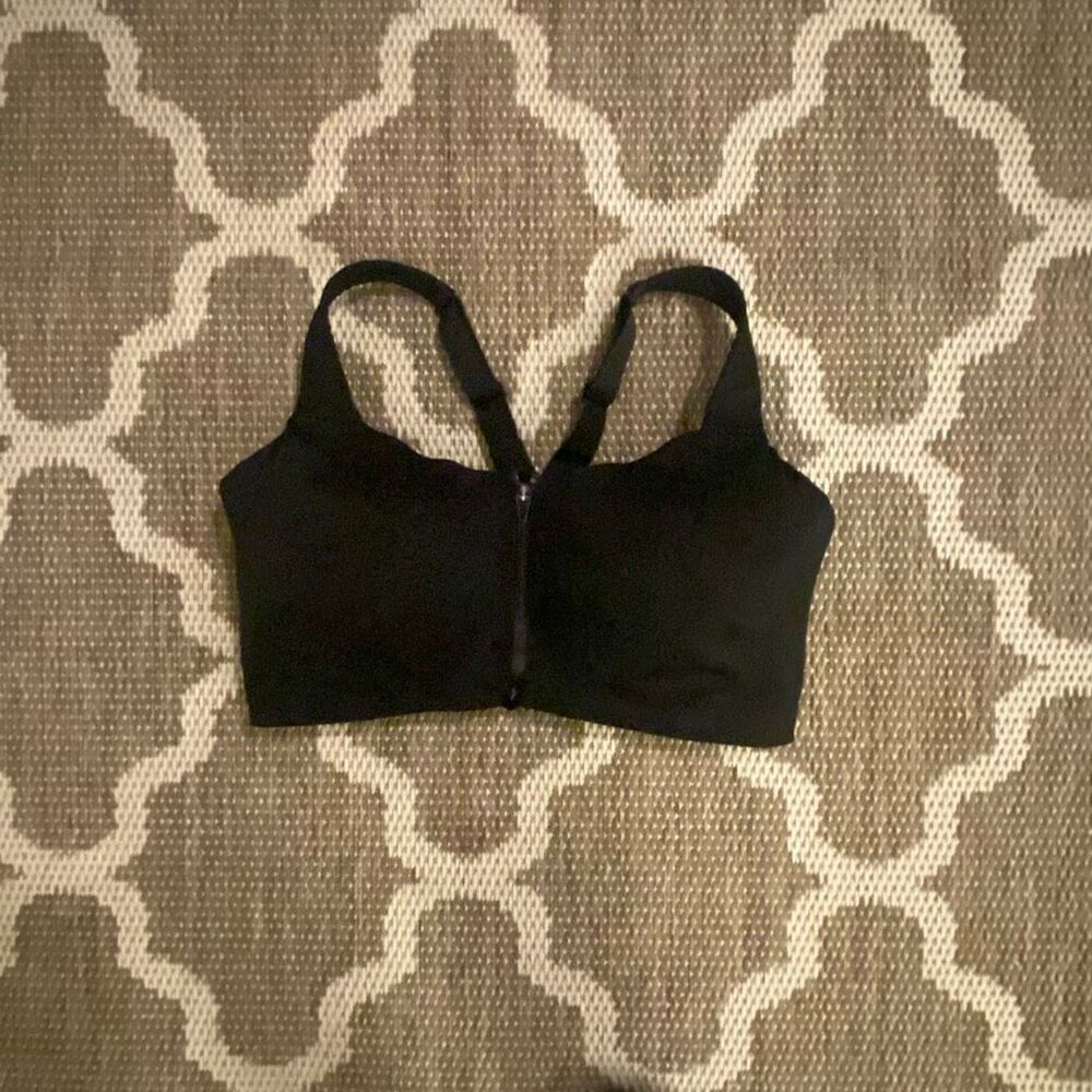 Victoria’s Secret knockout sports bra size 38DDD